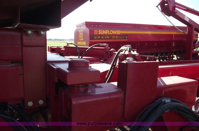 image for item C5895 2002 Sunflower 9432 30' grain drill with liquid fertilizer tank