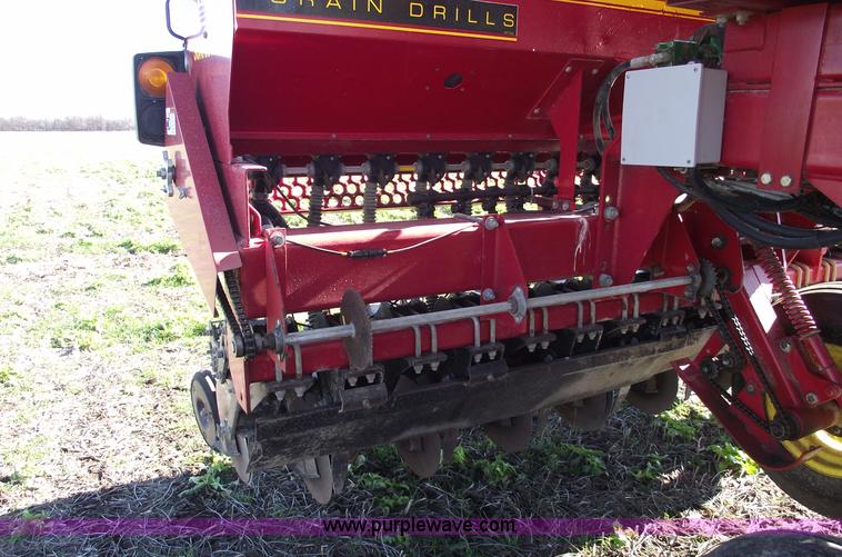 image for item C5895 2002 Sunflower 9432 30' grain drill with liquid fertilizer tank