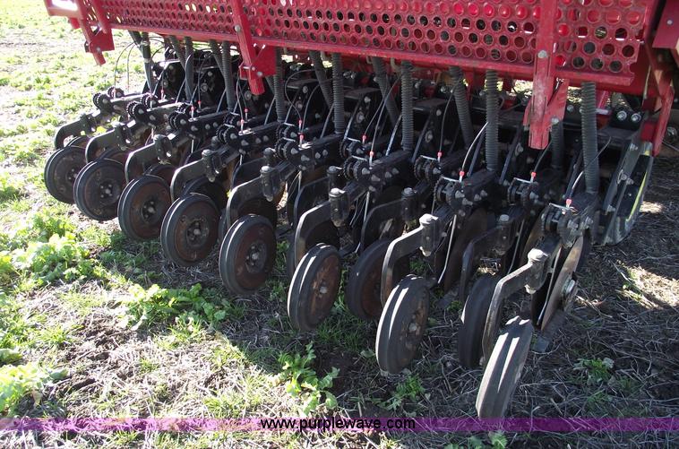 image for item C5895 2002 Sunflower 9432 30' grain drill with liquid fertilizer tank