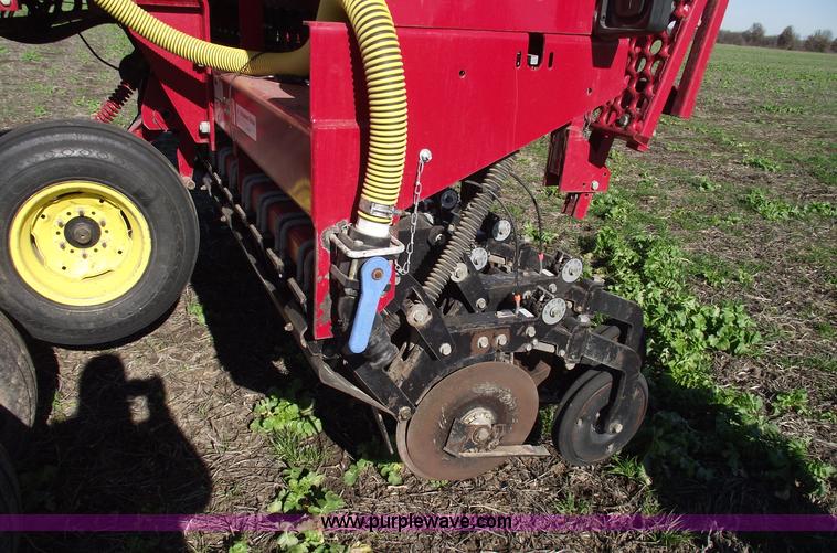 image for item C5895 2002 Sunflower 9432 30' grain drill with liquid fertilizer tank