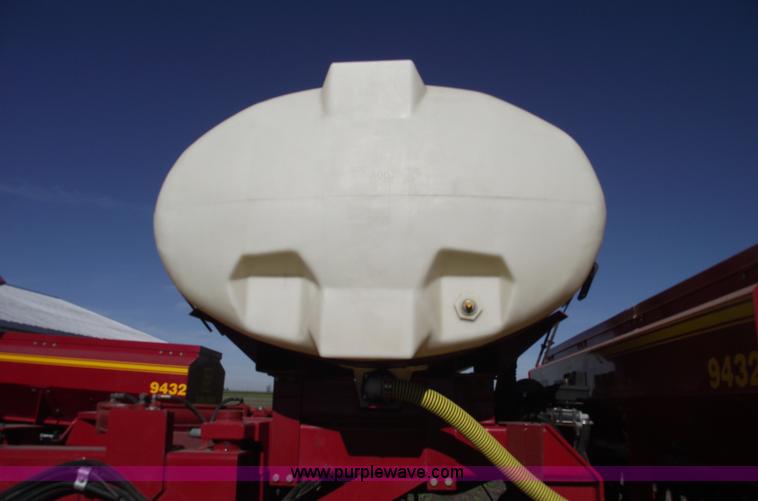 image for item C5895 2002 Sunflower 9432 30' grain drill with liquid fertilizer tank