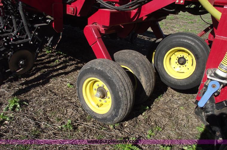 image for item C5895 2002 Sunflower 9432 30' grain drill with liquid fertilizer tank