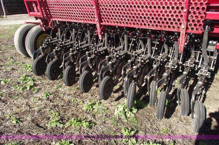 image for item C5895 2002 Sunflower 9432 30' grain drill with liquid fertilizer tank