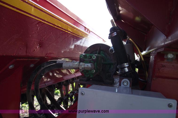 image for item C5895 2002 Sunflower 9432 30' grain drill with liquid fertilizer tank