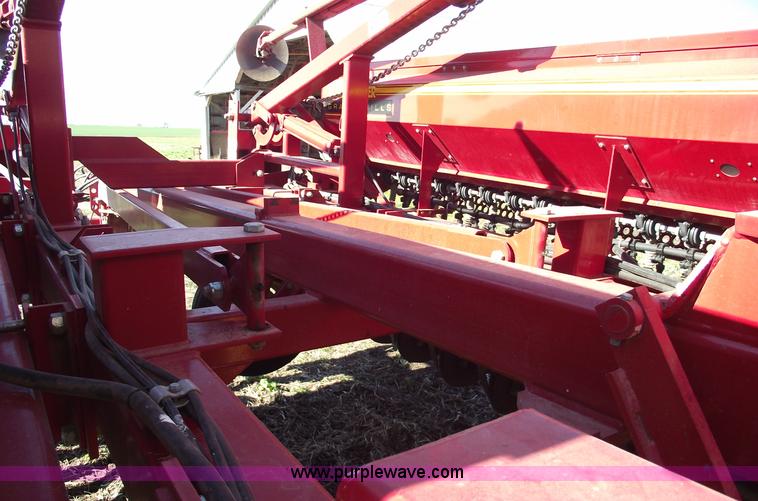 image for item C5895 2002 Sunflower 9432 30' grain drill with liquid fertilizer tank