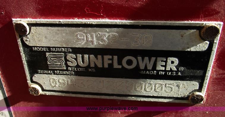 image for item C5895 2002 Sunflower 9432 30' grain drill with liquid fertilizer tank