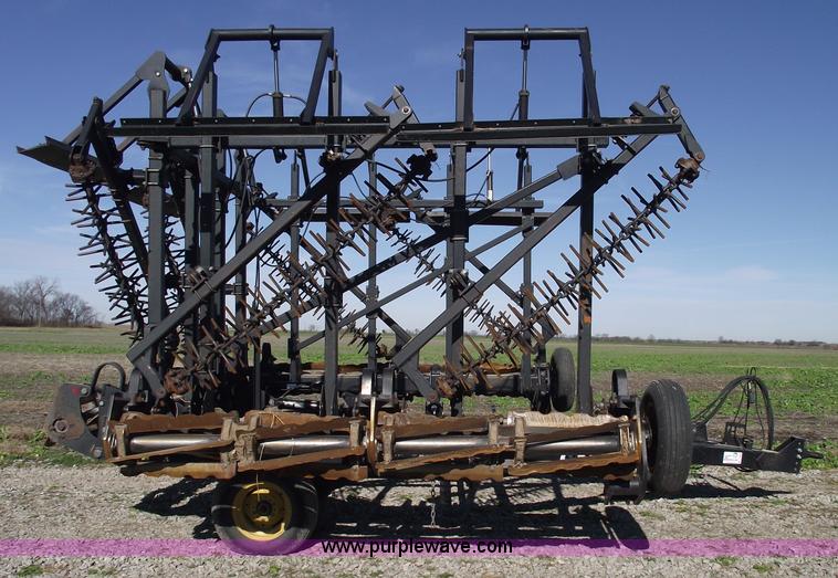 image for item C5896 2006 To The Max 32' harrow