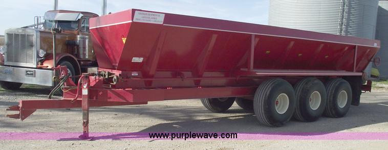 image for item C5897 2006 Chandler 26' triple axle spreader