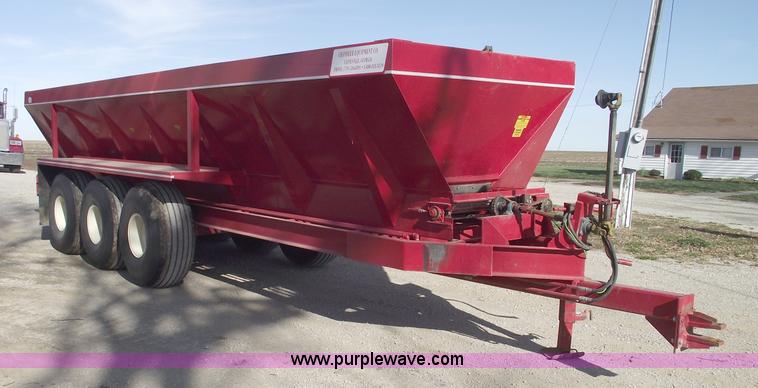 image for item C5897 2006 Chandler 26' triple axle spreader