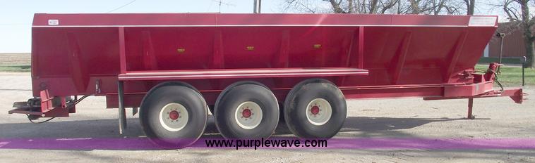 image for item C5897 2006 Chandler 26' triple axle spreader