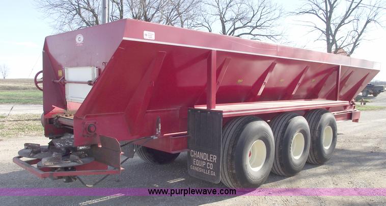 image for item C5897 2006 Chandler 26' triple axle spreader