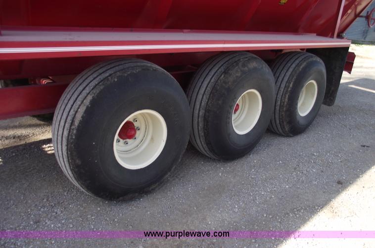 image for item C5897 2006 Chandler 26' triple axle spreader