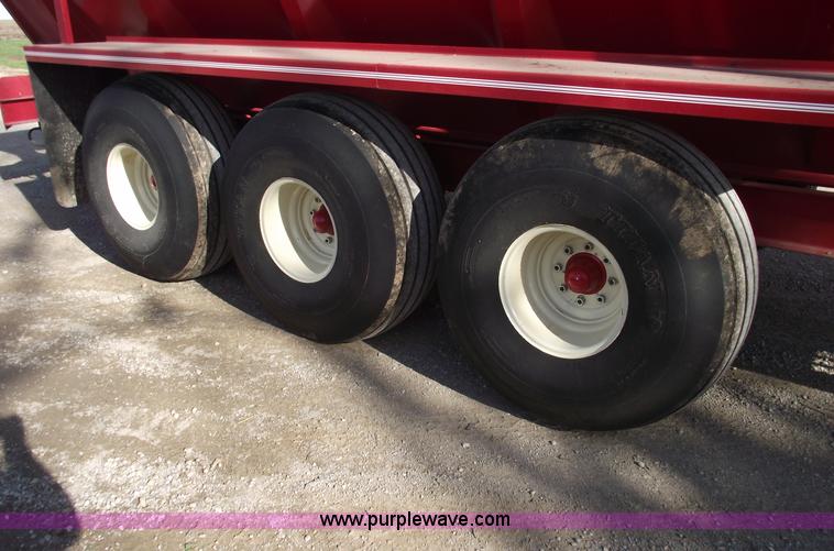 image for item C5897 2006 Chandler 26' triple axle spreader