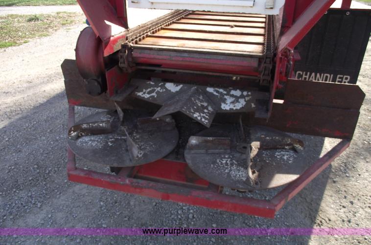 image for item C5897 2006 Chandler 26' triple axle spreader