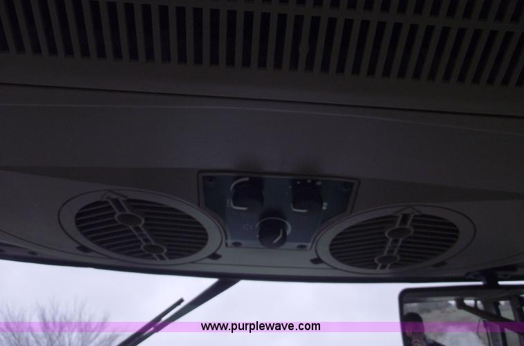 image for item C5925 2002 John Deere 6405 tractor with loader