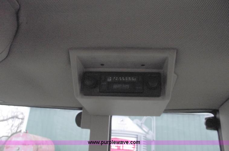 image for item C5925 2002 John Deere 6405 tractor with loader