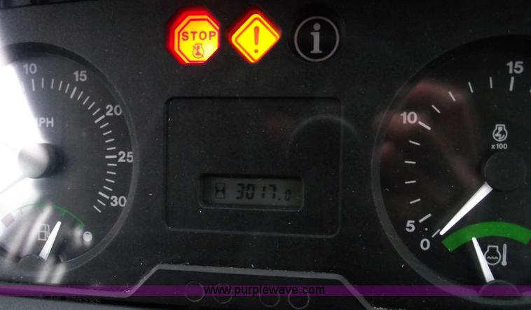 image for item C5925 2002 John Deere 6405 tractor with loader