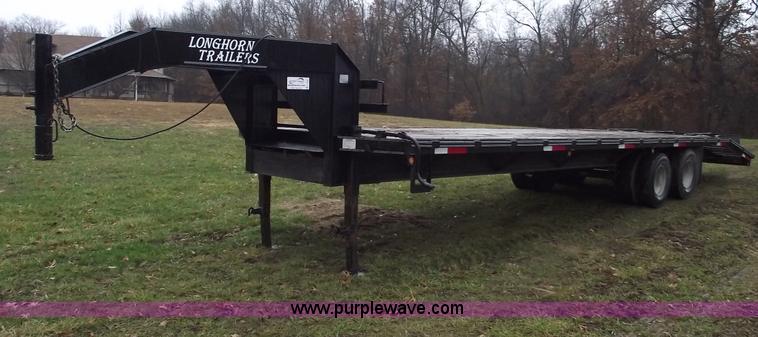 image for item C5947 2005 Longhorn 32' flatbed gooseneck trailer