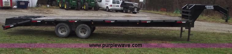 image for item C5947 2005 Longhorn 32' flatbed gooseneck trailer