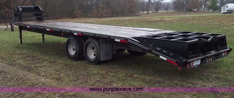 image for item C5947 2005 Longhorn 32' flatbed gooseneck trailer