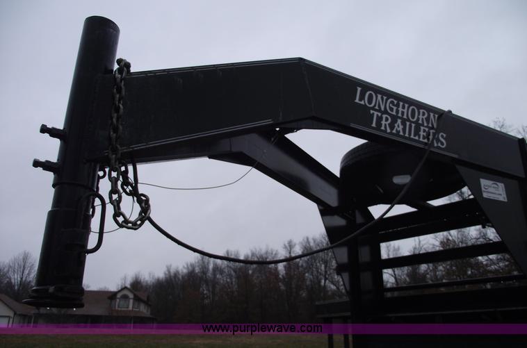 image for item C5947 2005 Longhorn 32' flatbed gooseneck trailer