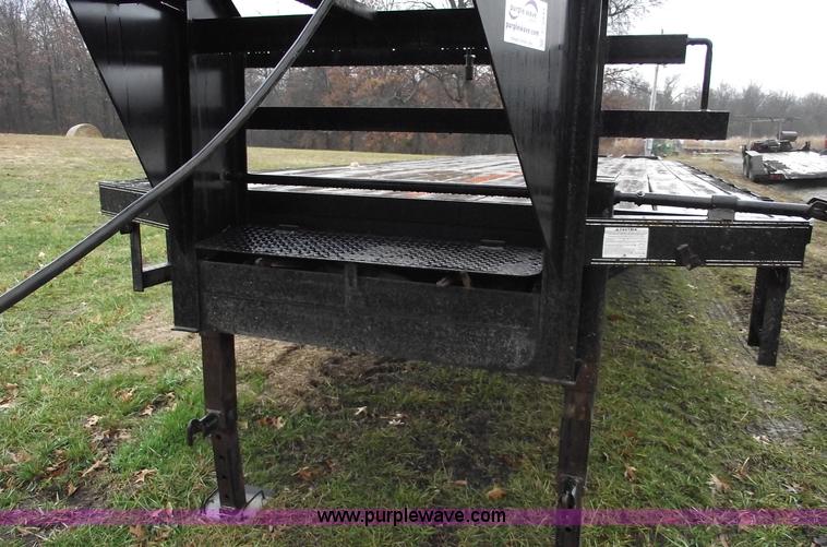 image for item C5947 2005 Longhorn 32' flatbed gooseneck trailer