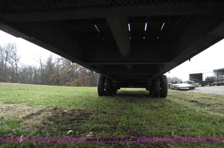 image for item C5947 2005 Longhorn 32' flatbed gooseneck trailer