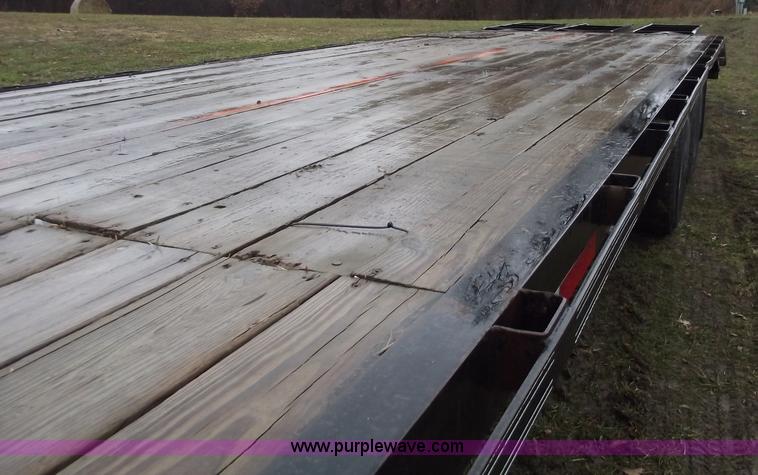 image for item C5947 2005 Longhorn 32' flatbed gooseneck trailer