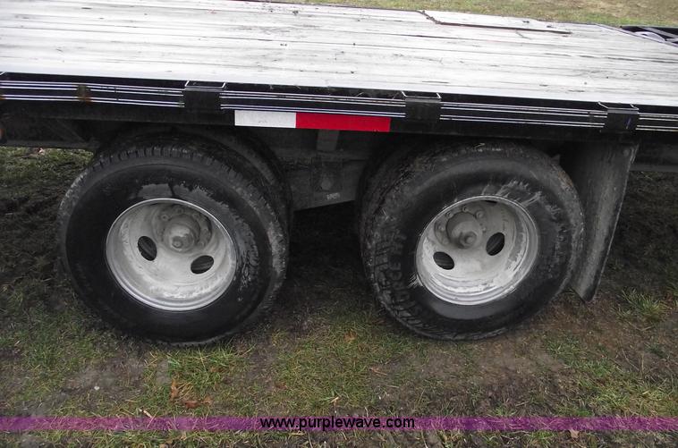 image for item C5947 2005 Longhorn 32' flatbed gooseneck trailer
