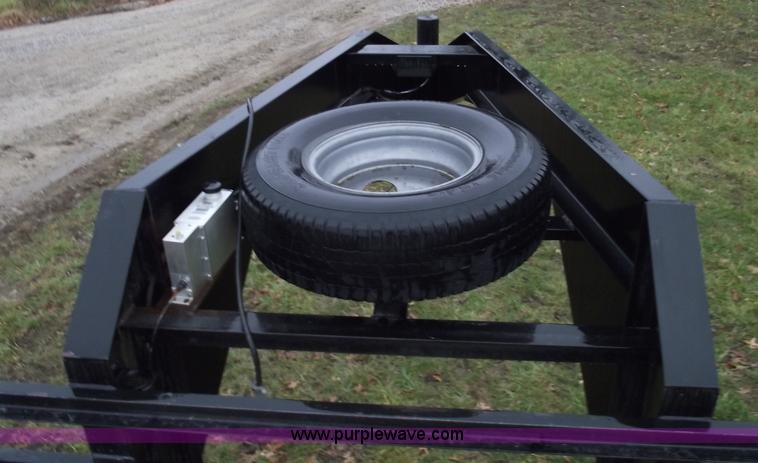 image for item C5947 2005 Longhorn 32' flatbed gooseneck trailer