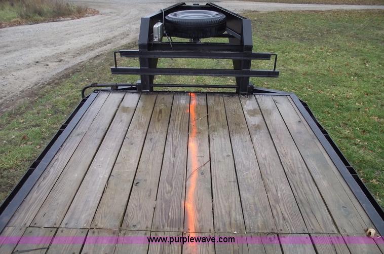 image for item C5947 2005 Longhorn 32' flatbed gooseneck trailer