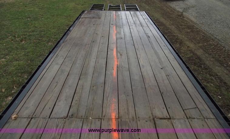 image for item C5947 2005 Longhorn 32' flatbed gooseneck trailer