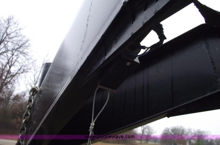 image for item C5947 2005 Longhorn 32' flatbed gooseneck trailer