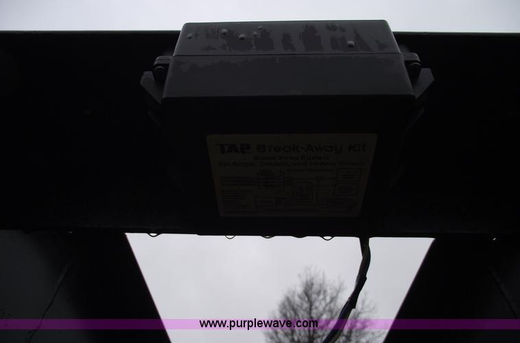 image for item C5947 2005 Longhorn 32' flatbed gooseneck trailer