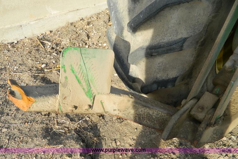 image for item D8640 2004 John Deere 4995 swather