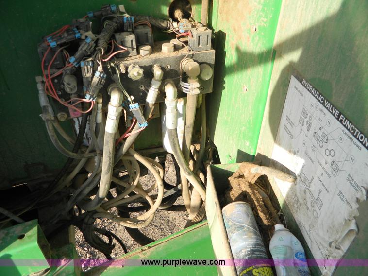 image for item D8640 2004 John Deere 4995 swather