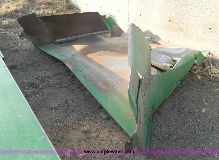 image for item D8640 2004 John Deere 4995 swather