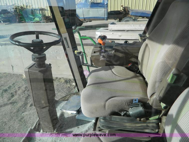 image for item D8640 2004 John Deere 4995 swather