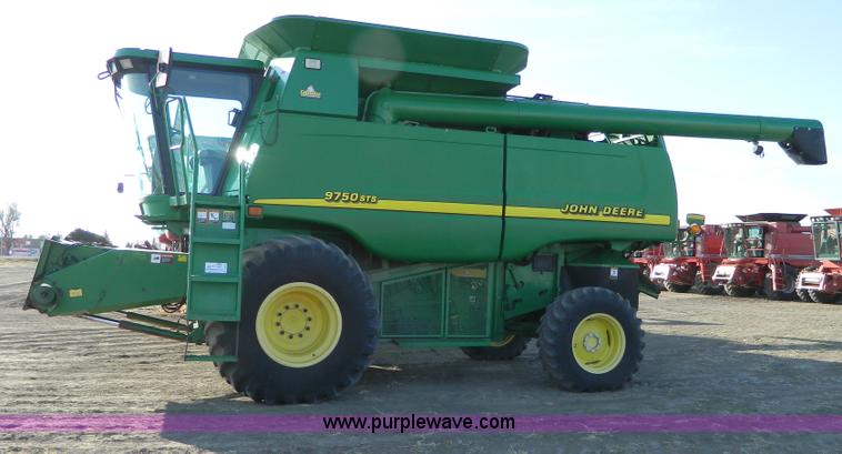 image for item D8652 2000 John Deere 9750 STS combine