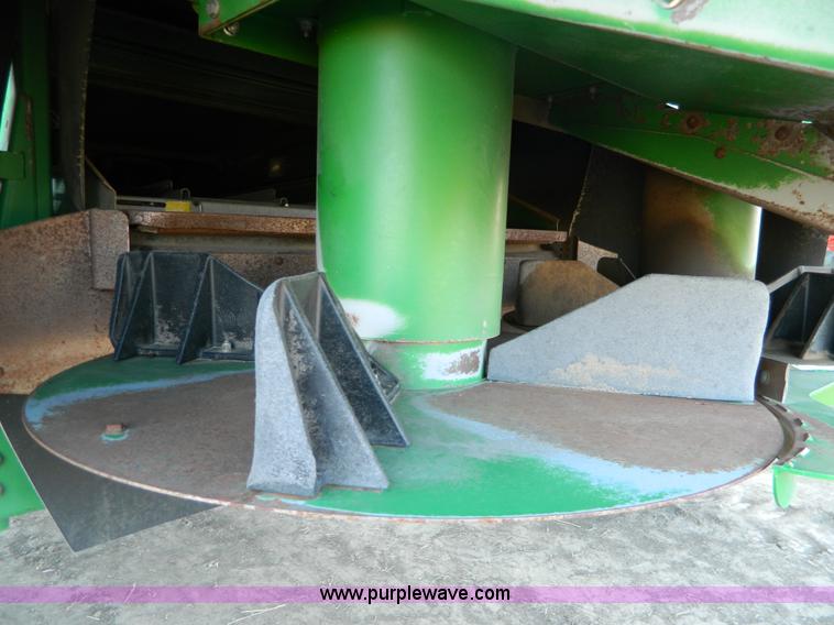 image for item D8652 2000 John Deere 9750 STS combine