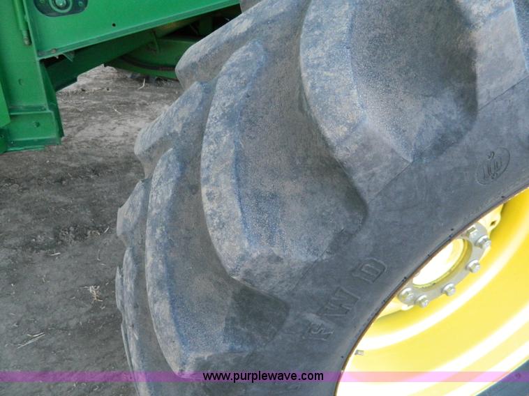 image for item D8652 2000 John Deere 9750 STS combine
