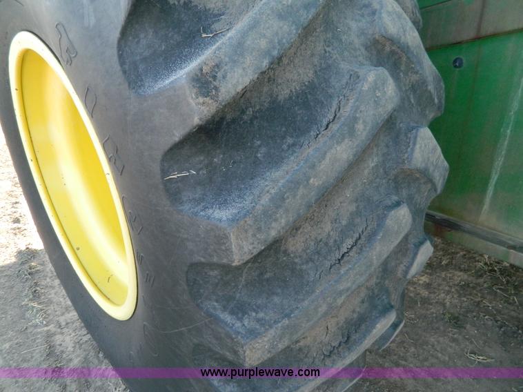 image for item D8652 2000 John Deere 9750 STS combine