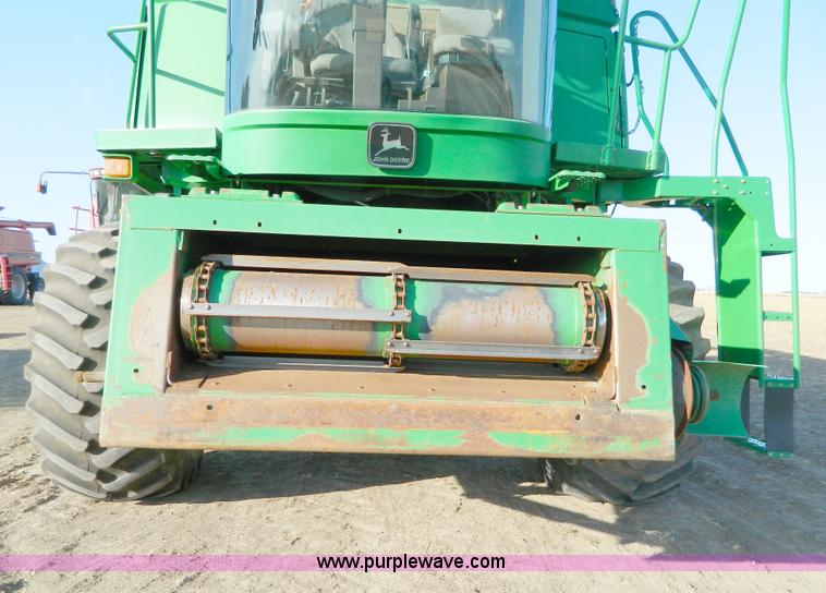 image for item D8652 2000 John Deere 9750 STS combine