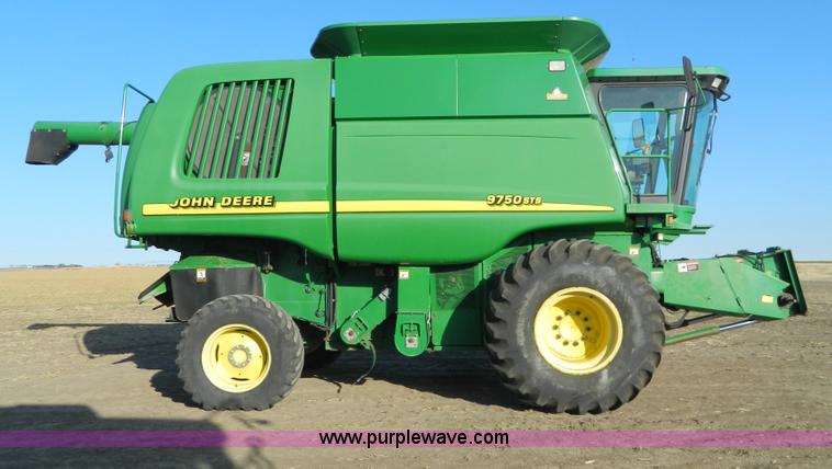 image for item D8652 2000 John Deere 9750 STS combine
