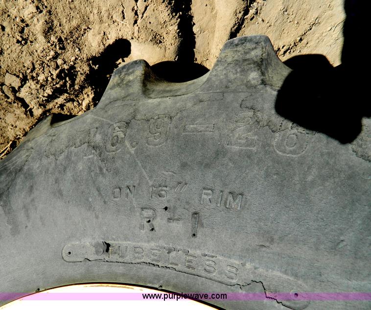 image for item D8652 2000 John Deere 9750 STS combine