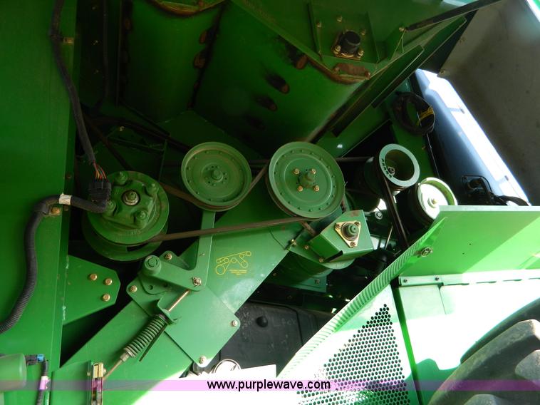 image for item D8652 2000 John Deere 9750 STS combine