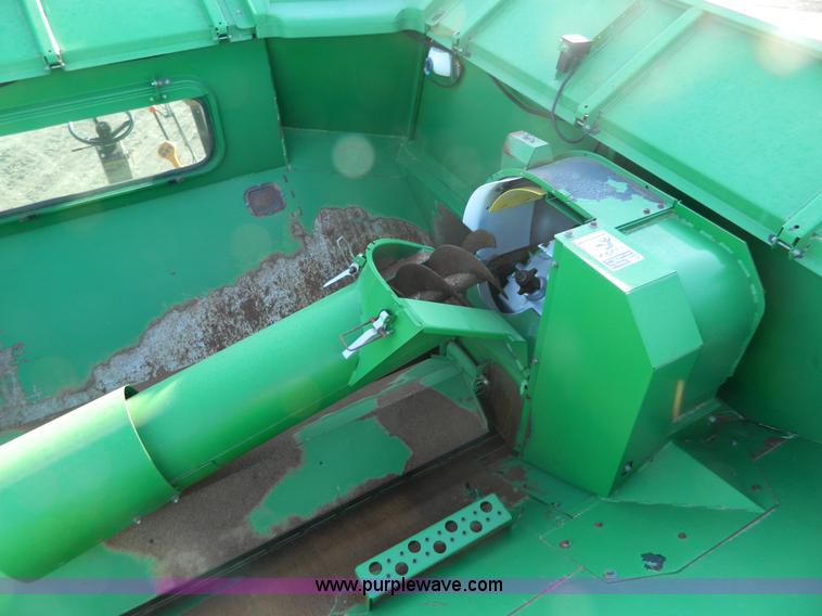 image for item D8652 2000 John Deere 9750 STS combine