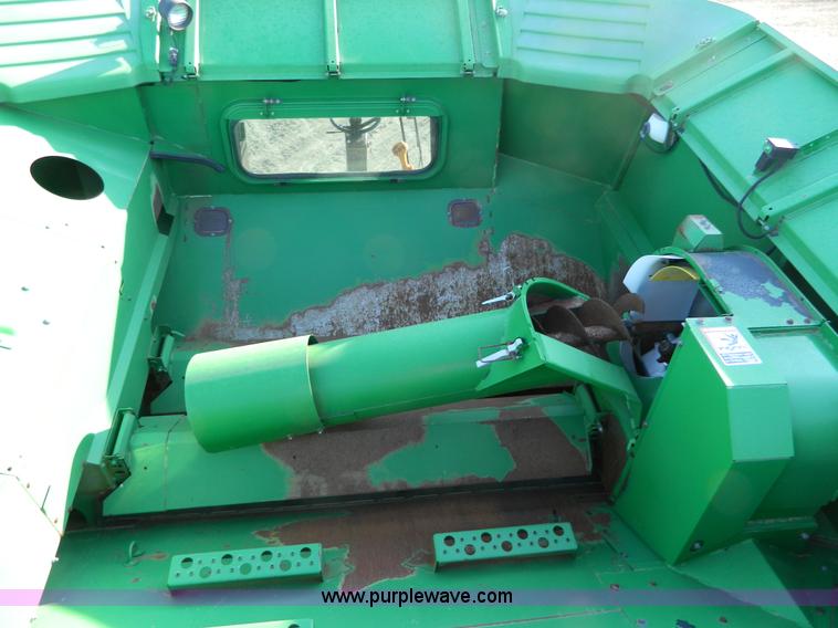 image for item D8652 2000 John Deere 9750 STS combine