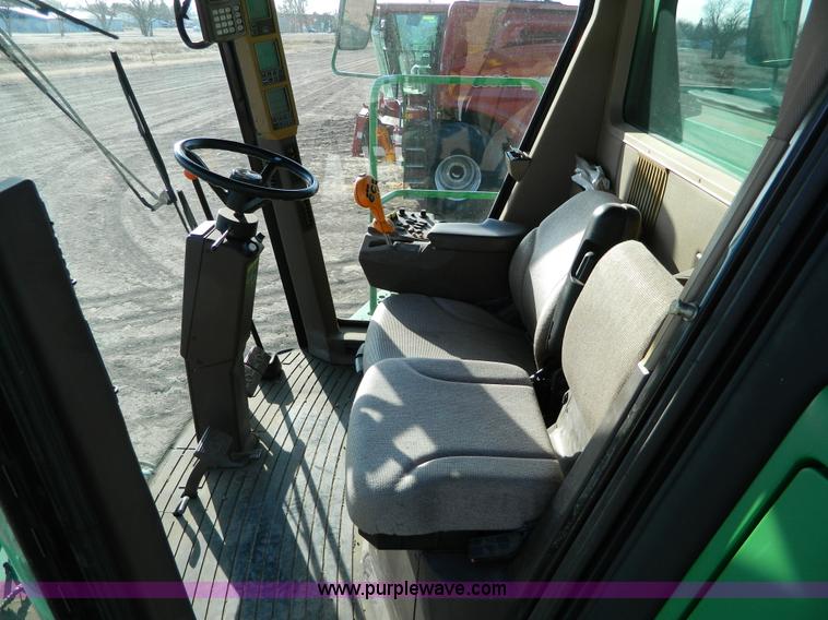 image for item D8652 2000 John Deere 9750 STS combine