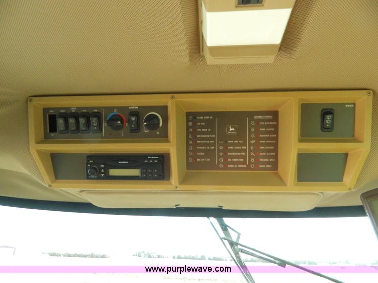 image for item D8652 2000 John Deere 9750 STS combine